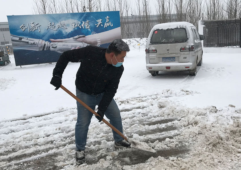 博陽(yáng)機(jī)械：冬日掃雪、天寒暖人心