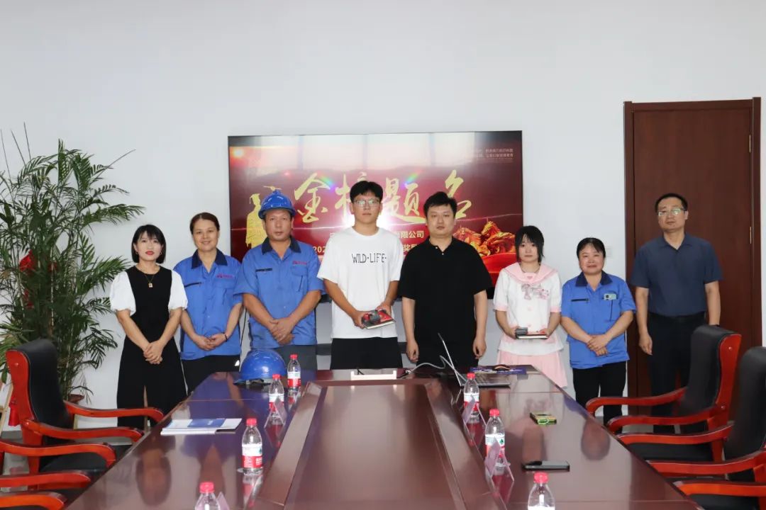 博陽機械為升入高校的職工子女頒發升學獎金及學習用品