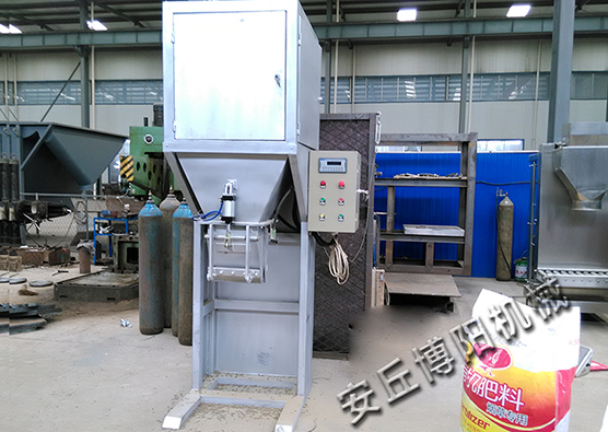 化肥行業的自動定量包裝機更適合灌裝作業