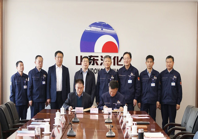 安丘市委書記賈勤清一行到山東海化—博陽機械數(shù)轉(zhuǎn)智改研發(fā)中心實地考察