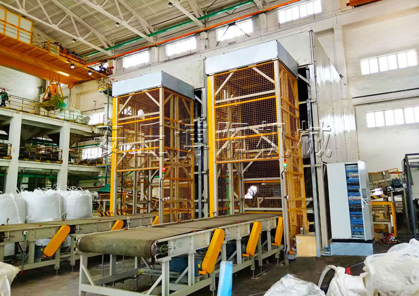 碳素顆粒全自動(dòng)噸袋破包機(jī)與半自動(dòng)相比有哪些優(yōu)勢(shì)？