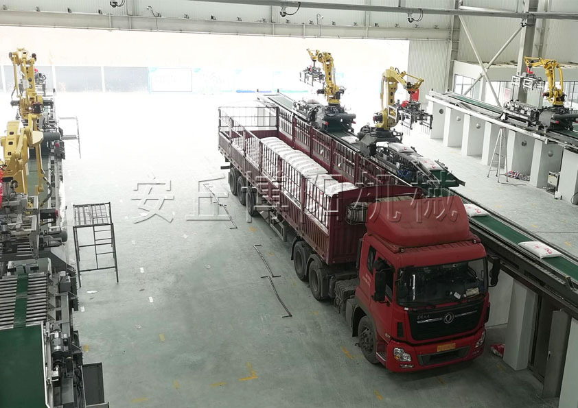 尿素顆粒自動(dòng)裝車機(jī)器人 25kg尿素全自動(dòng)裝車機(jī)械手現(xiàn)場(chǎng)