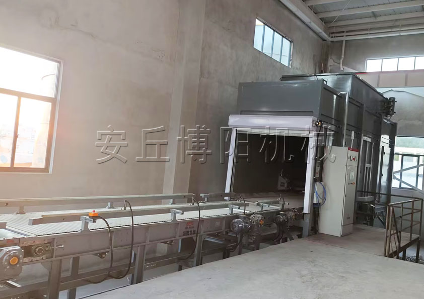 含鋅污泥全自動(dòng)噸袋破袋機(jī) 測(cè)切式噸袋拆包機(jī)客戶現(xiàn)場(chǎng)