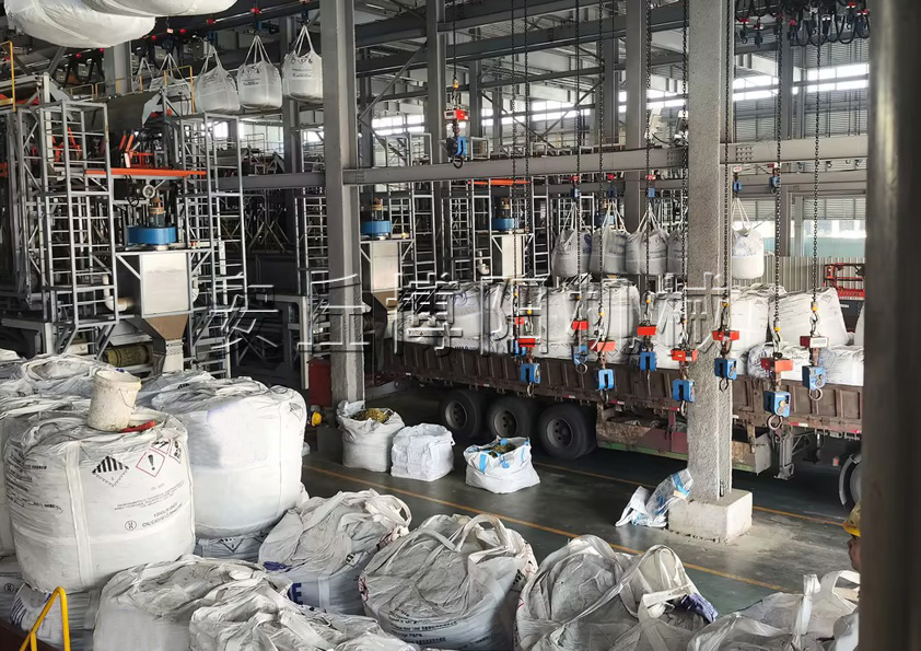 硫酸鎳全自動噸袋拆包機的核心優(yōu)勢是什么？